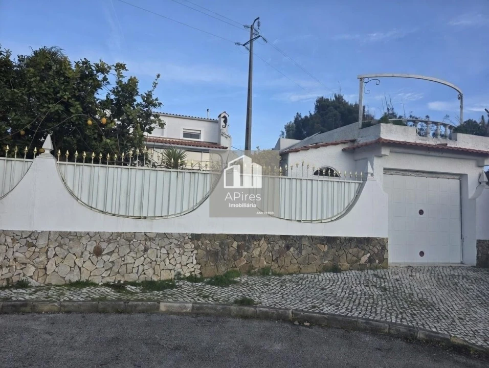 Moradia T4 para Venda em Charneca de Caparica e Sobreda Foto 3