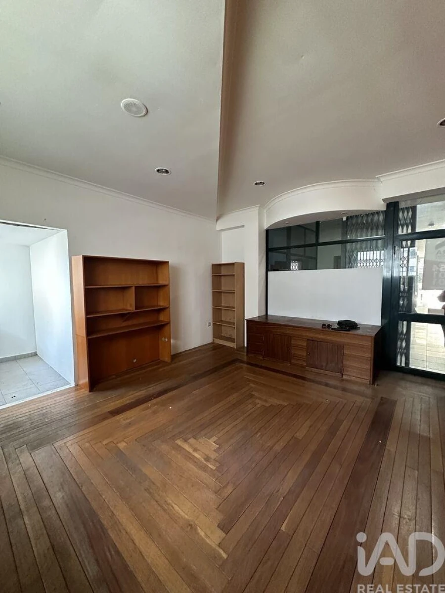 Loja para Venda em Peso da Régua e Godim Foto 1