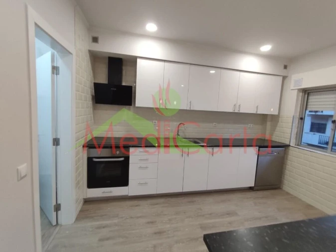 Apartamento T1 para Venda em Cartaxo e Vale da Pinta Foto 1