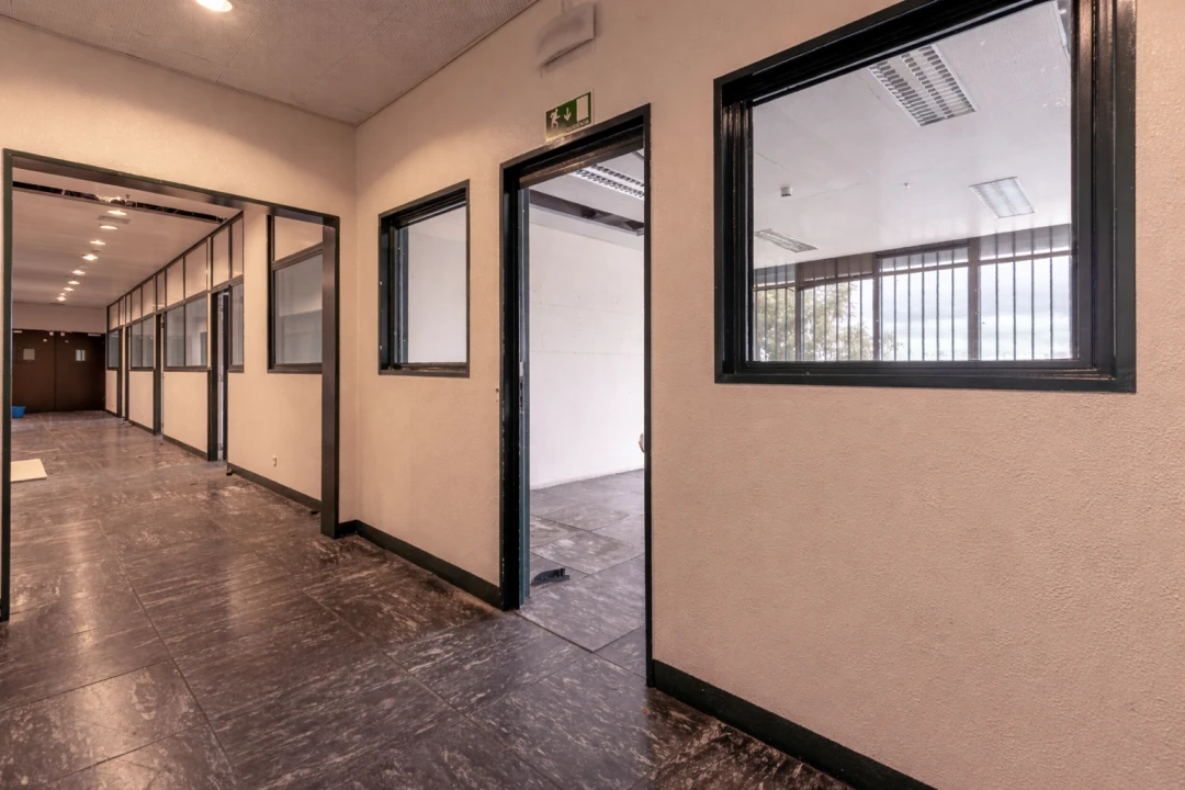 Armazém para Venda em Carnaxide e Queijas Foto 3