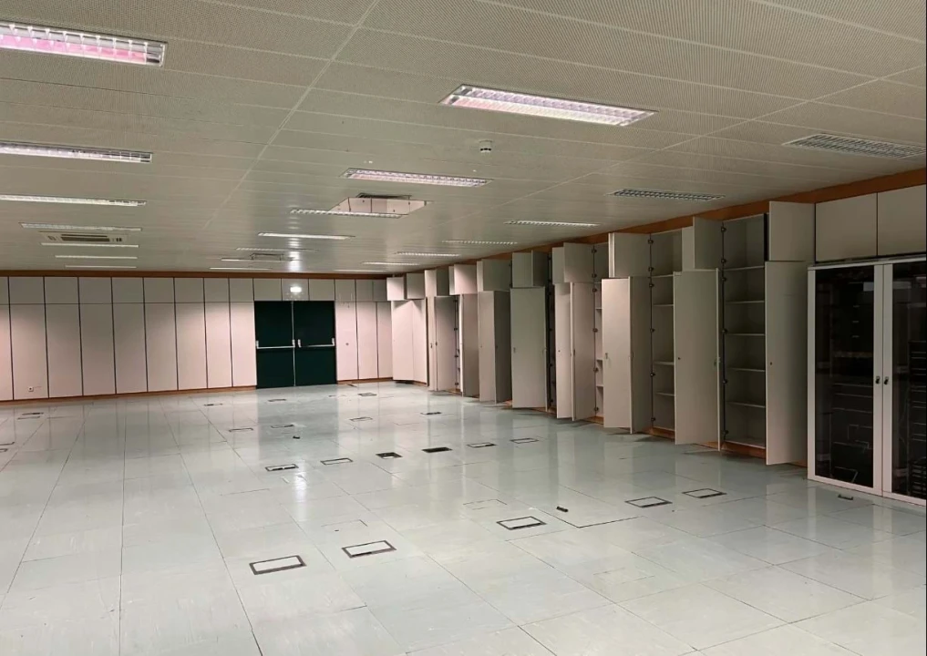 Armazém para Venda em Carnaxide e Queijas Foto 2