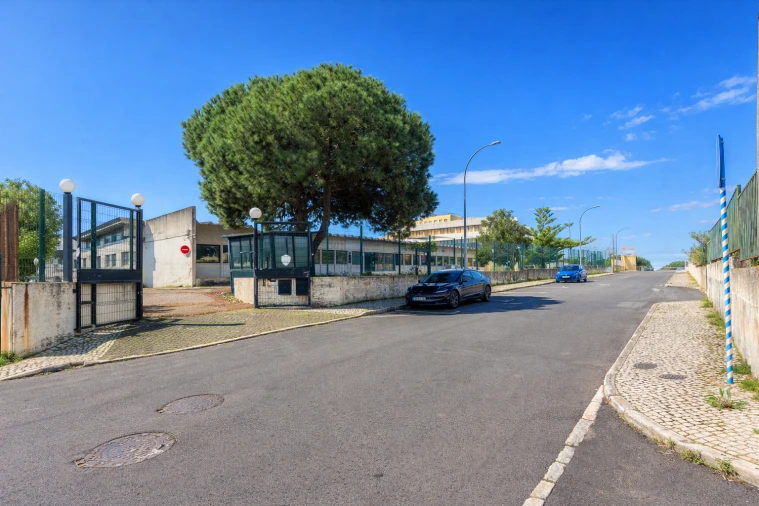 Armazém para Venda em Carnaxide e Queijas Foto 2