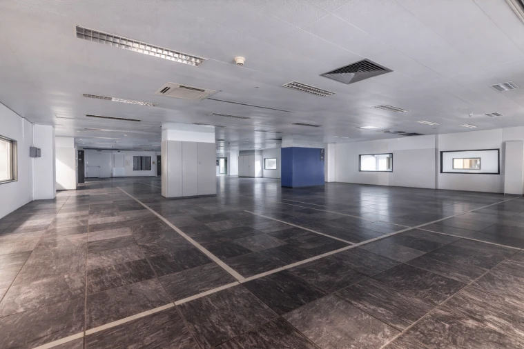 Armazém para Venda em Carnaxide e Queijas Foto 13