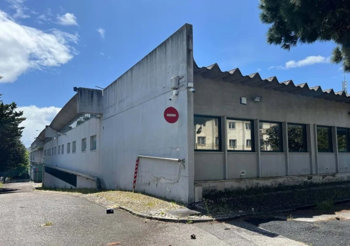 Armazém para Venda em Carnaxide e Queijas Foto 10