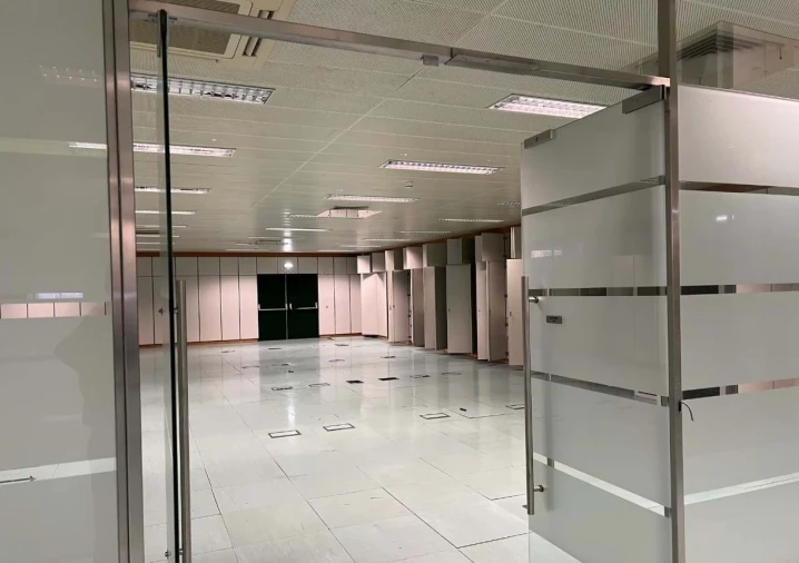 Armazém para Venda em Carnaxide e Queijas Foto 1