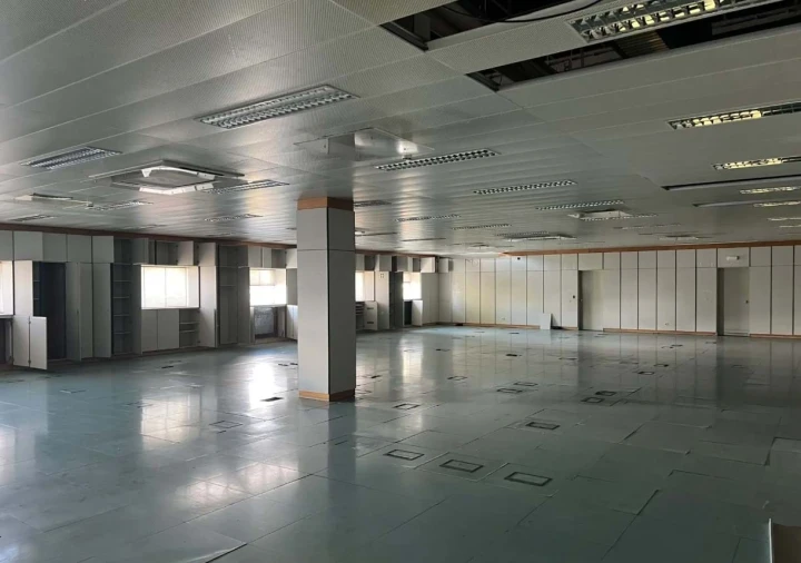 Armazém para Venda em Carnaxide e Queijas Foto 5