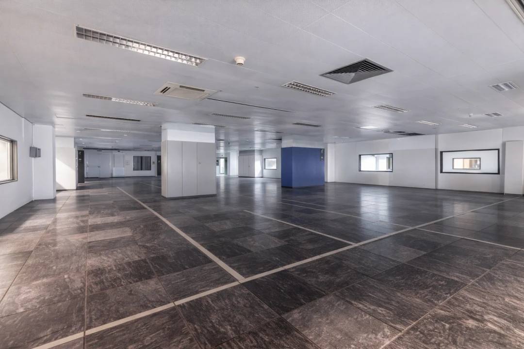 Armazém para Venda em Carnaxide e Queijas Foto 13