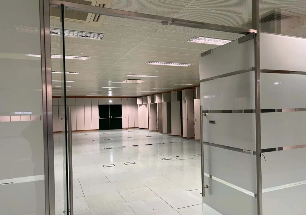 Armazém para Venda em Carnaxide e Queijas Foto 1