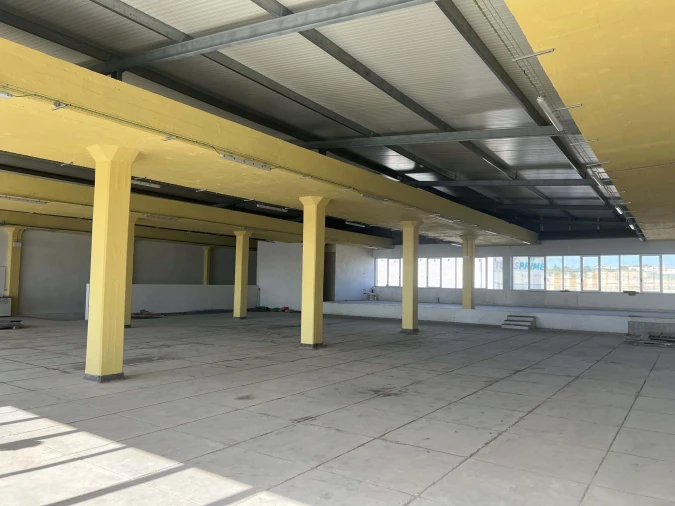 Armazém para Venda em Sacavém e Prior Velho Foto 9