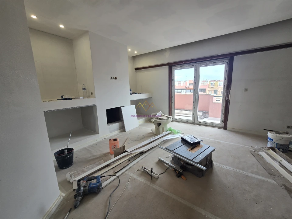 Apartamento T2 para Venda em Carcavelos e Parede Foto 9
