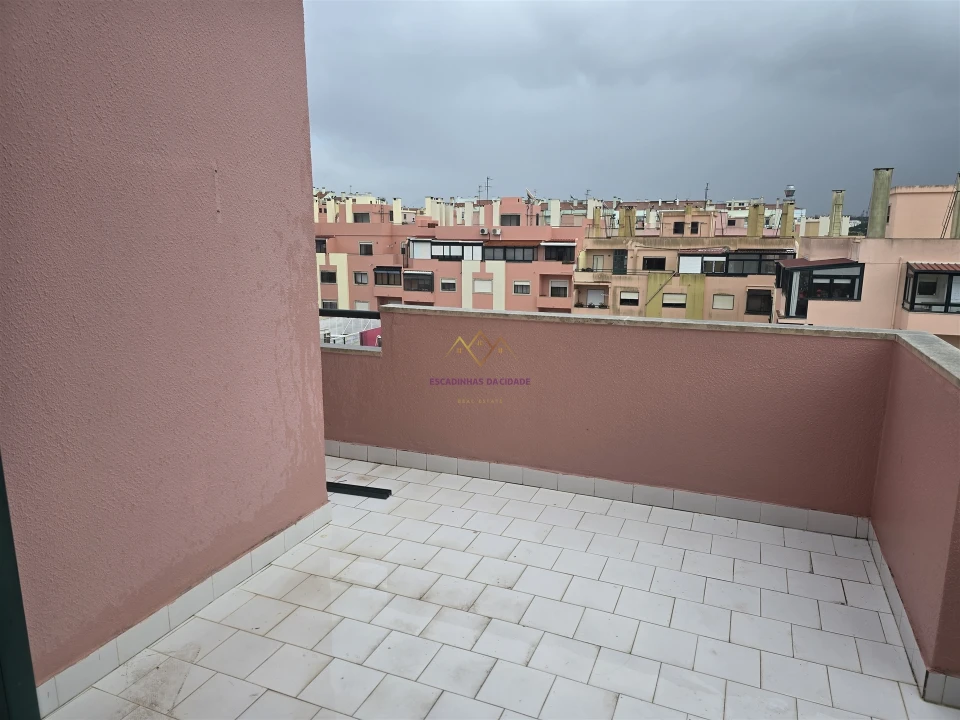 Apartamento T2 para Venda em Carcavelos e Parede Foto 10