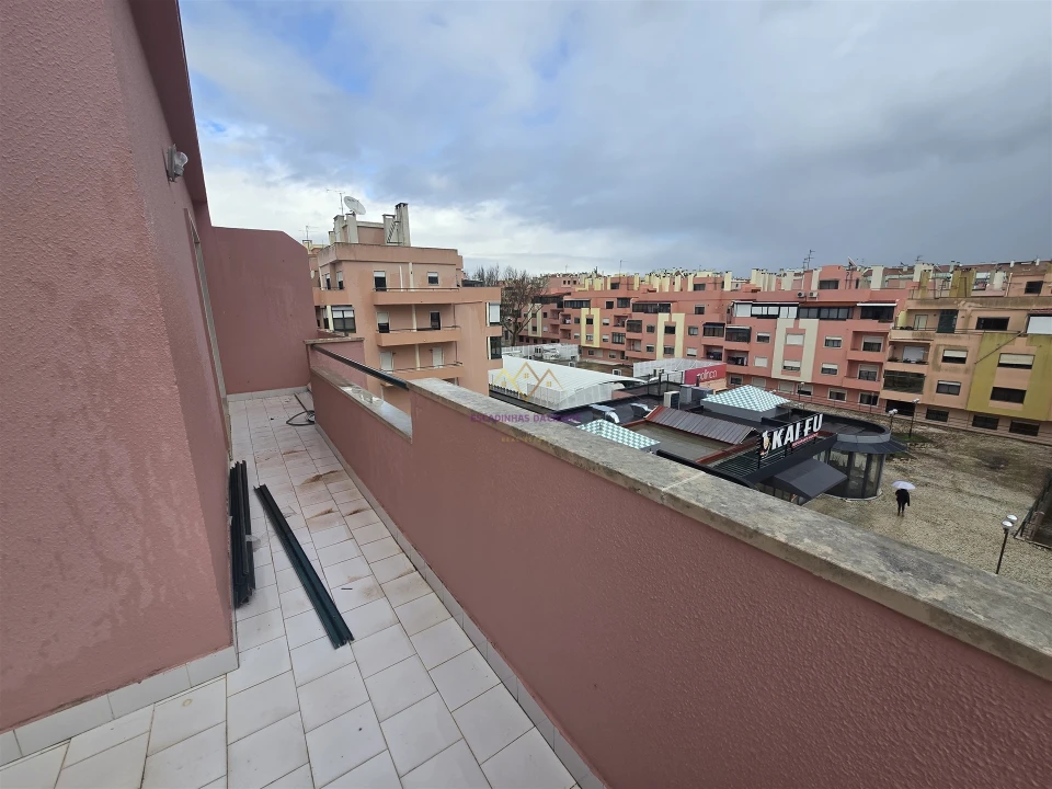 Apartamento T2 para Venda em Carcavelos e Parede Foto 11