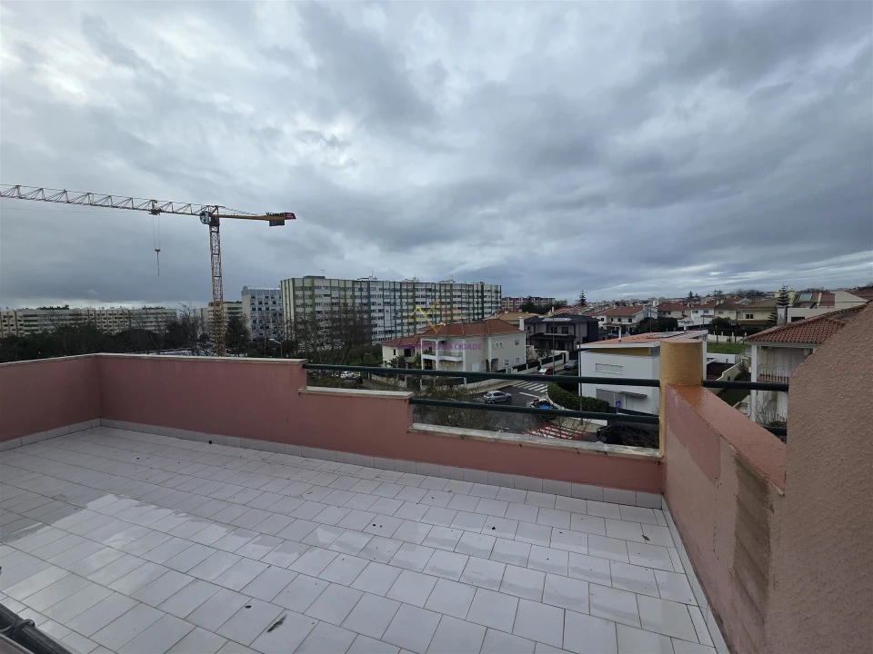 Apartamento T2 para Venda em Carcavelos e Parede Foto 2