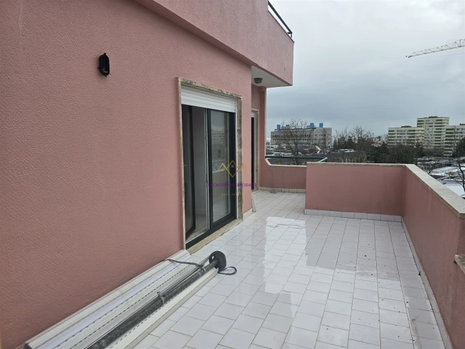 Apartamento T2 para Venda em Carcavelos e Parede Foto 3