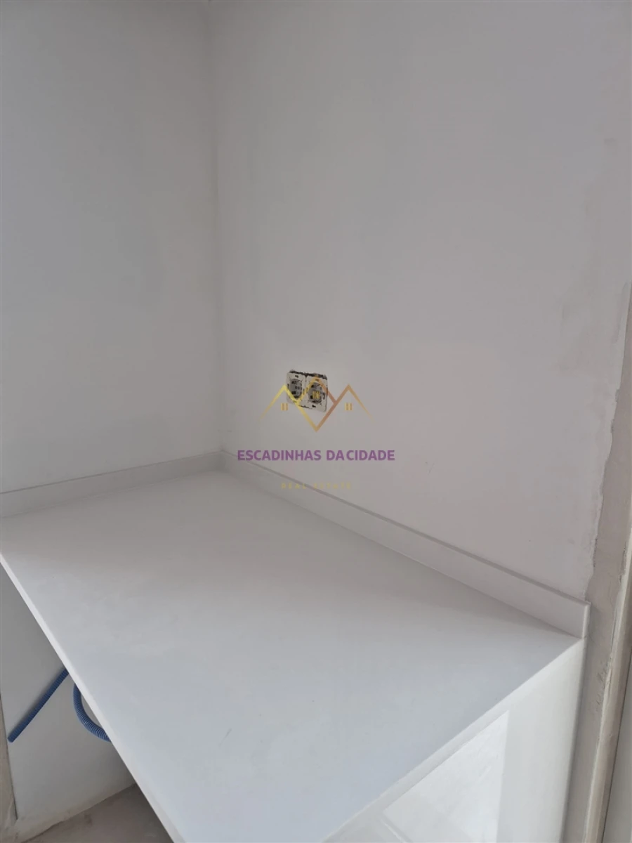 Apartamento T2 para Venda em Carcavelos e Parede Foto 23