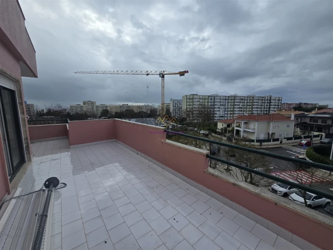 Apartamento T2 para Venda em Carcavelos e Parede Foto 1