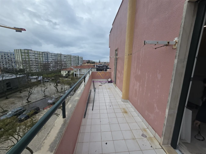 Apartamento T2 para Venda em Carcavelos e Parede Foto 12