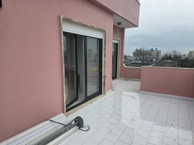 Apartamento T2 para Venda em Carcavelos e Parede Foto 19
