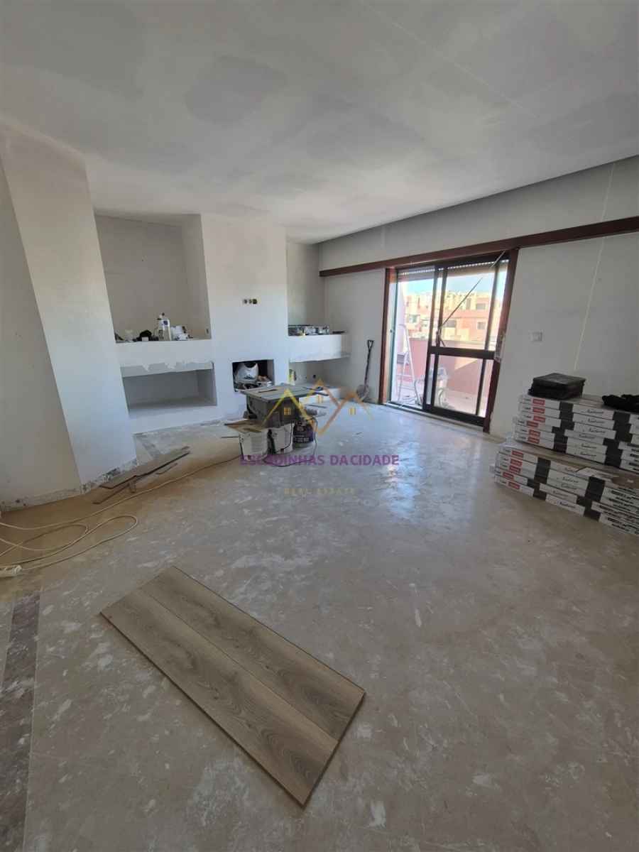 Apartamento T2 para Venda em Carcavelos e Parede Foto 6