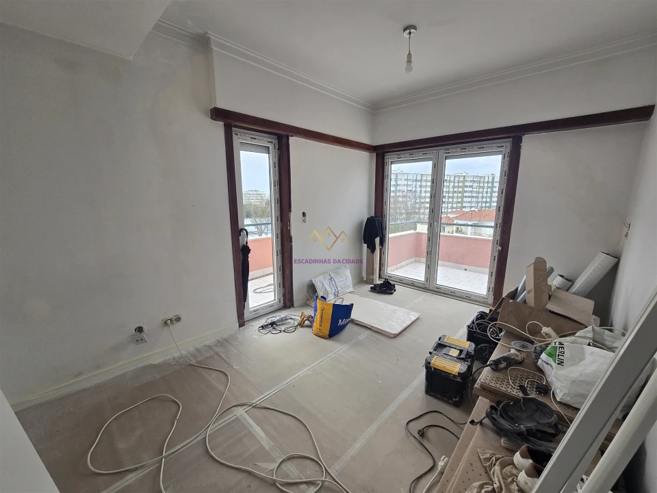 Apartamento T2 para Venda em Carcavelos e Parede Foto 18