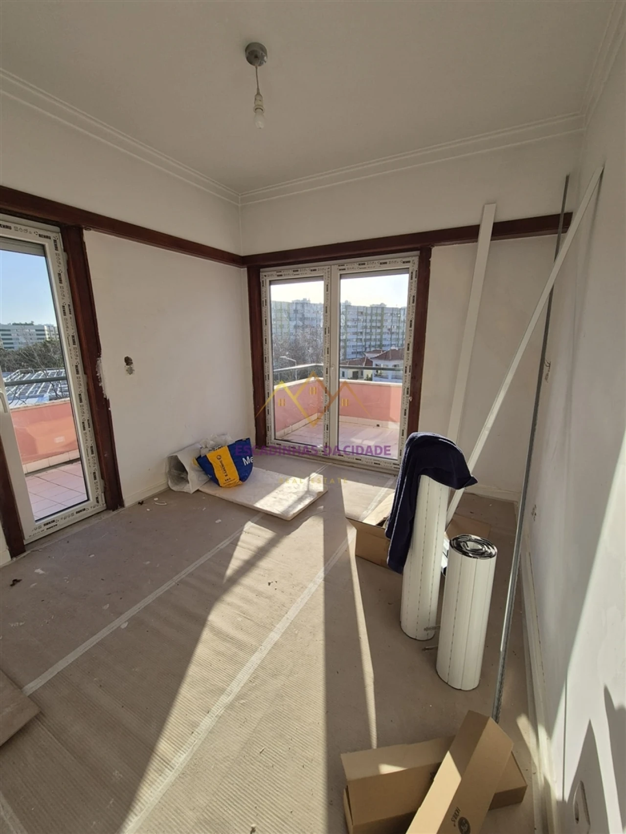 Apartamento T2 para Venda em Carcavelos e Parede Foto 17