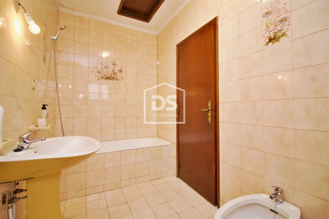 Moradia T3 para Venda em Caide de Rei Foto 26