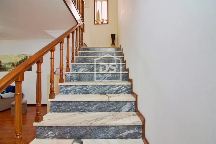 Moradia T3 para Venda em Caide de Rei Foto 15