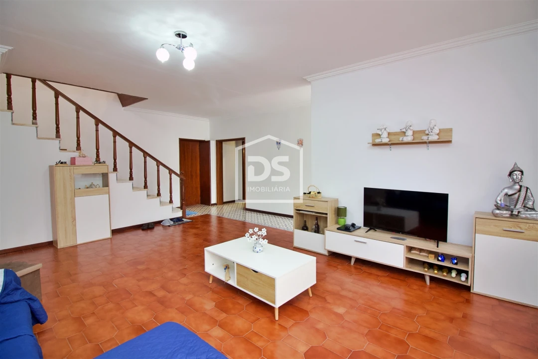 Moradia T3 para Venda em Caide de Rei Foto 4