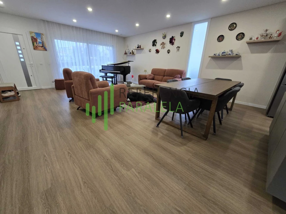 Moradia T4 para Venda em Vermelha Foto 7