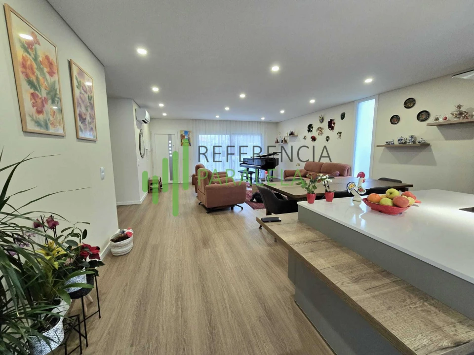 Moradia T4 para Venda em Vermelha Foto 2