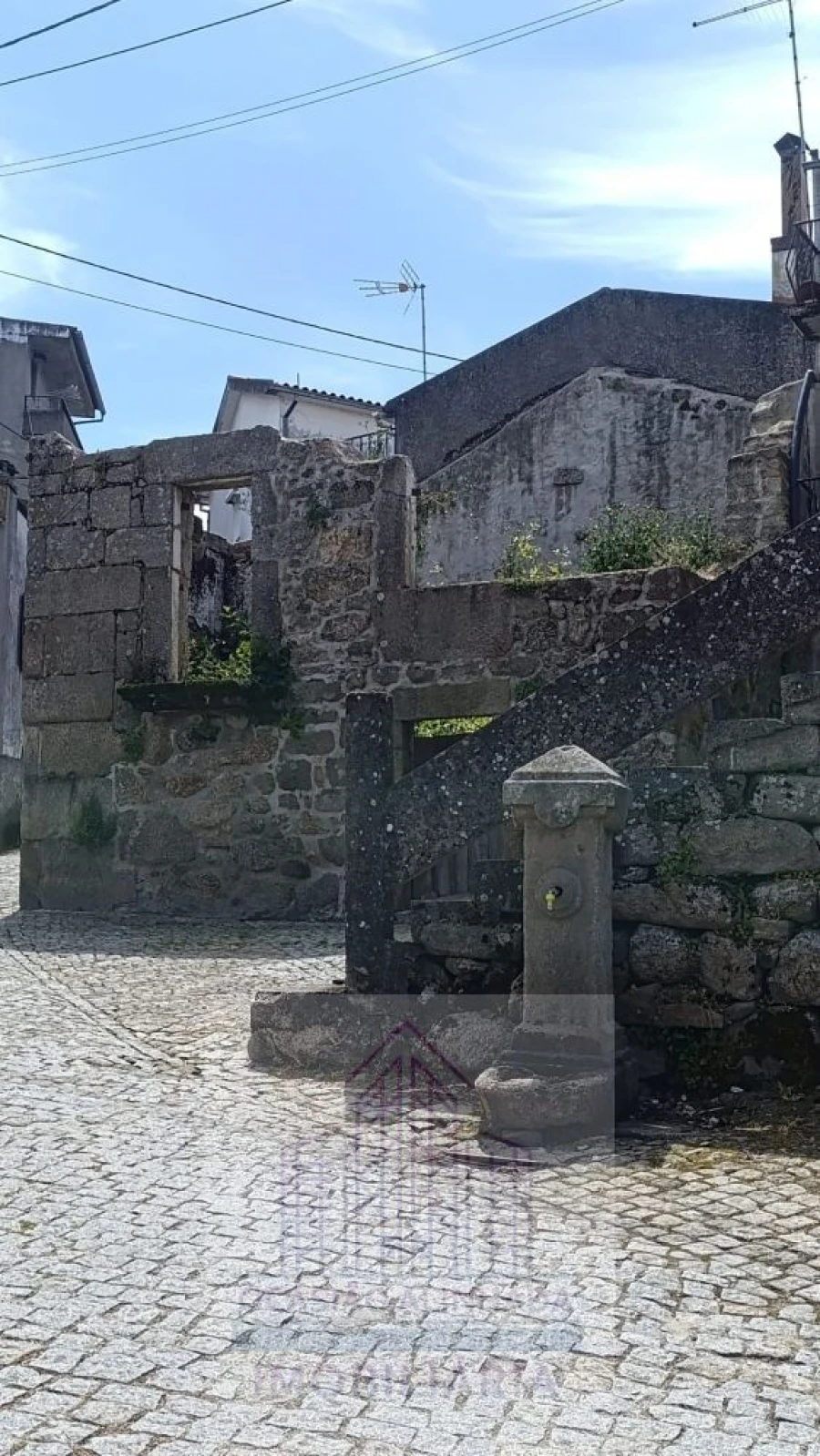 Moradia T2 para Venda em Melo e Nabais Foto 3