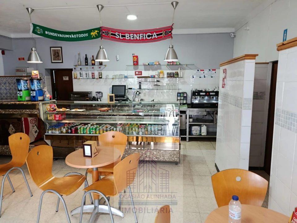 Loja para Trespasse em Seia, São Romão e Lapa dos Dinheiros Foto 7