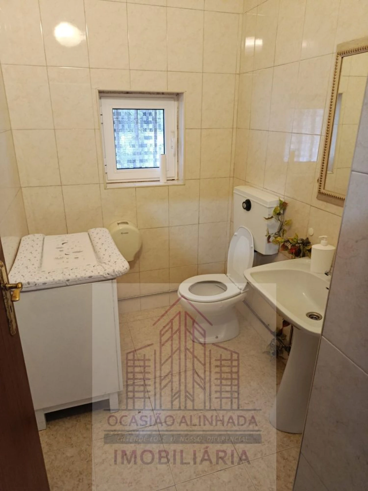 Loja para Trespasse em Seia, São Romão e Lapa dos Dinheiros Foto 14