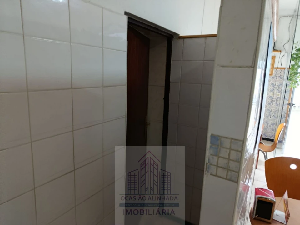 Loja para Trespasse em Seia, São Romão e Lapa dos Dinheiros Foto 8