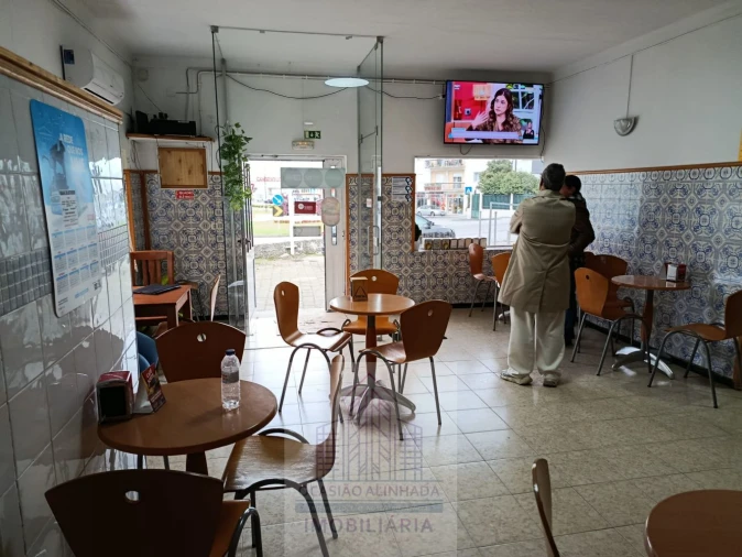 Loja para Trespasse em Seia, São Romão e Lapa dos Dinheiros Foto 13