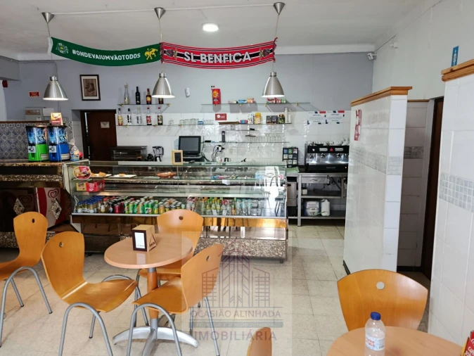 Loja para Trespasse em Seia, São Romão e Lapa dos Dinheiros Foto 7