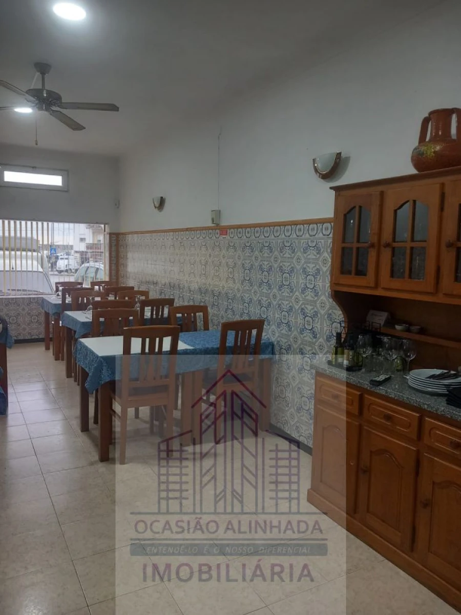 Loja para Trespasse em Seia, São Romão e Lapa dos Dinheiros Foto 2