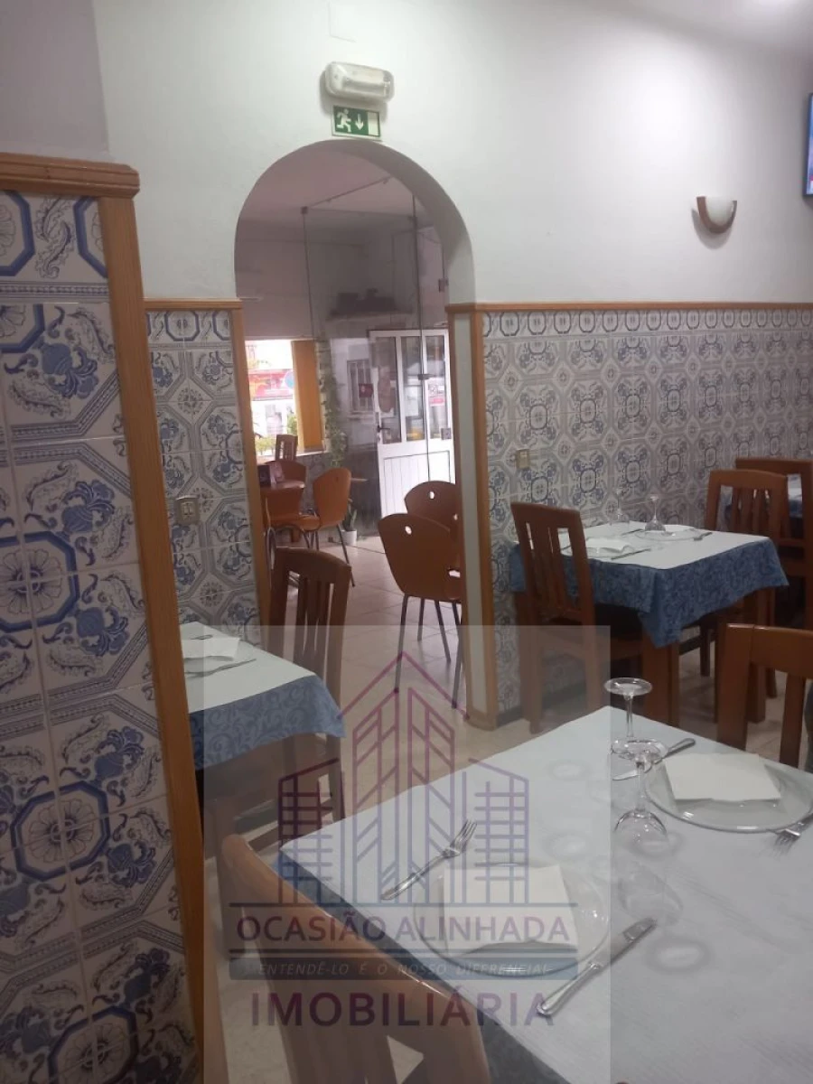 Loja para Trespasse em Seia, São Romão e Lapa dos Dinheiros Foto 5