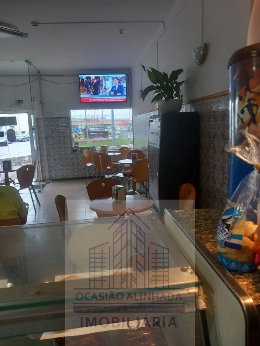 Loja para Trespasse em Seia, São Romão e Lapa dos Dinheiros Foto 3