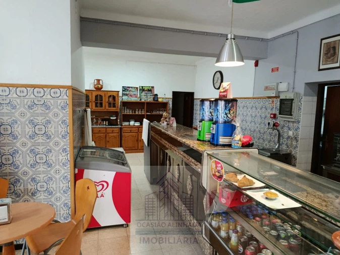 Loja para Trespasse em Seia, São Romão e Lapa dos Dinheiros Foto 9