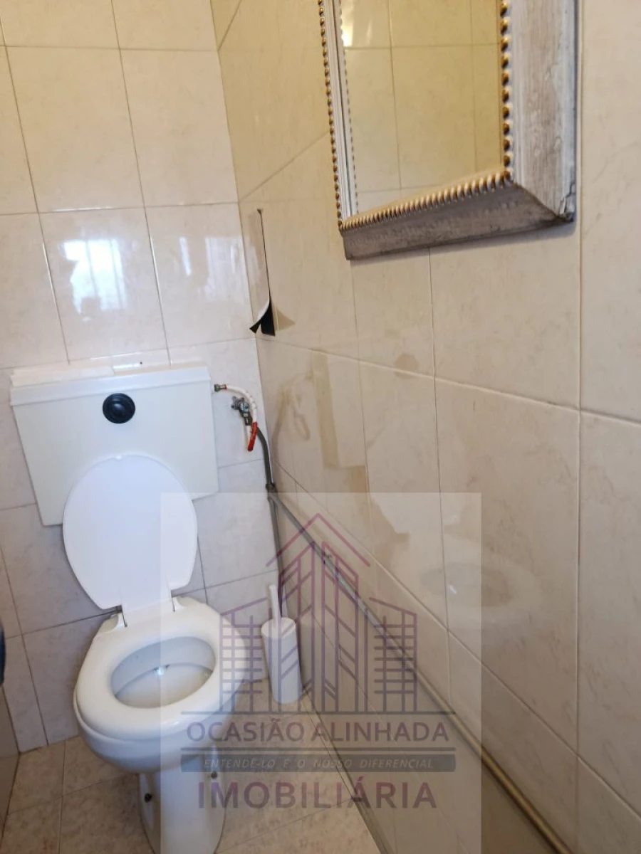 Loja para Trespasse em Seia, São Romão e Lapa dos Dinheiros Foto 12