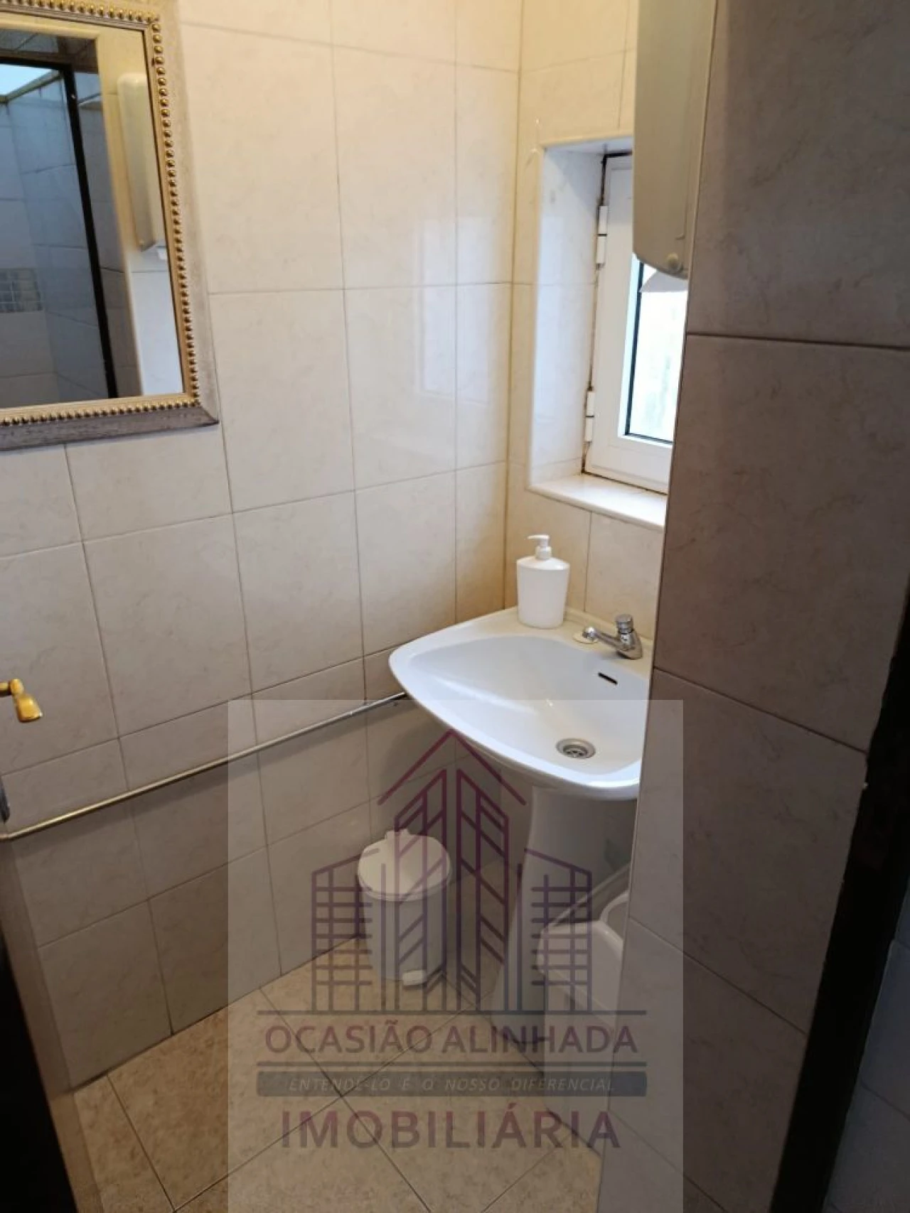 Loja para Trespasse em Seia, São Romão e Lapa dos Dinheiros Foto 10