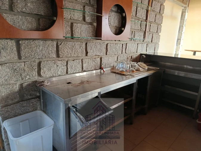 Loja para Arrendamento em Seia, São Romão e Lapa dos Dinheiros Foto 17