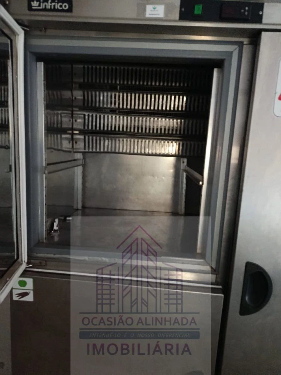 Loja para Arrendamento em Seia, São Romão e Lapa dos Dinheiros Foto 9