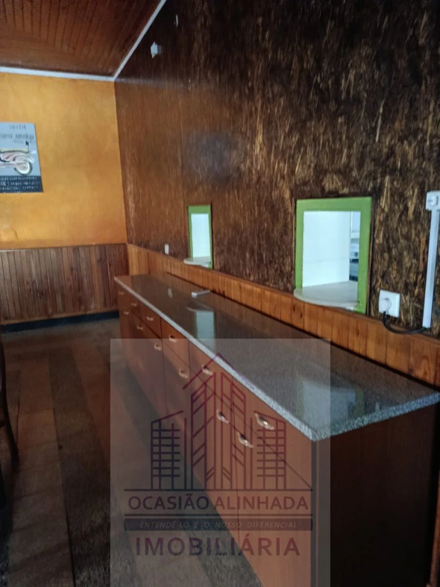 Loja para Arrendamento em Seia, São Romão e Lapa dos Dinheiros Foto 4