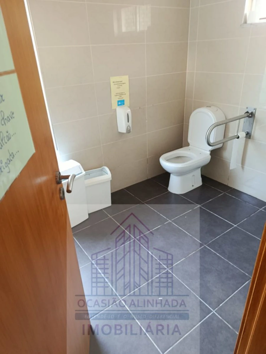 Loja para Arrendamento em Seia, São Romão e Lapa dos Dinheiros Foto 6