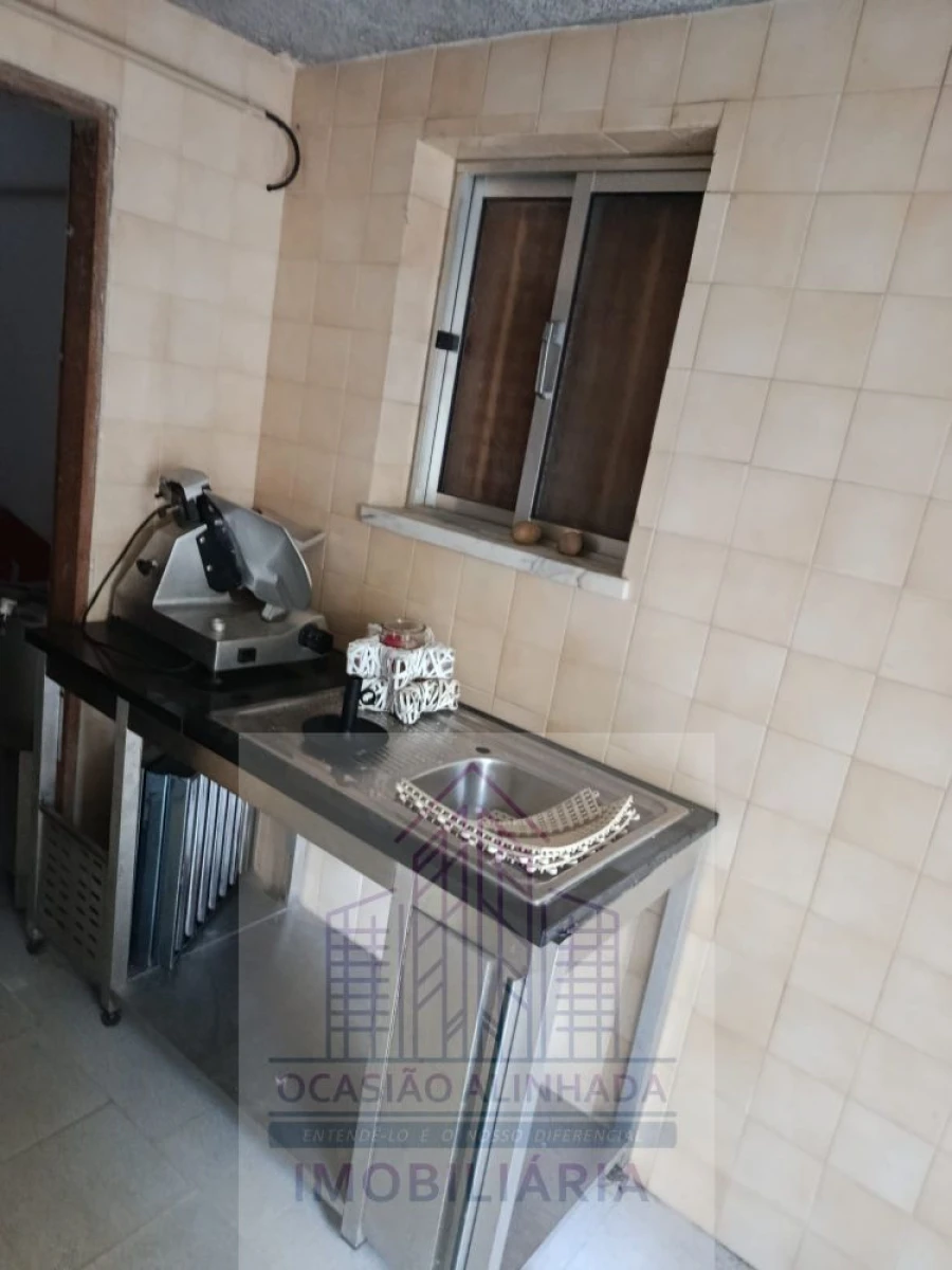 Loja para Arrendamento em Seia, São Romão e Lapa dos Dinheiros Foto 16