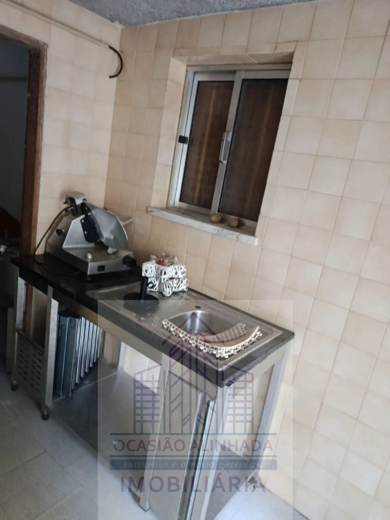 Loja para Arrendamento em Seia, São Romão e Lapa dos Dinheiros Foto 16