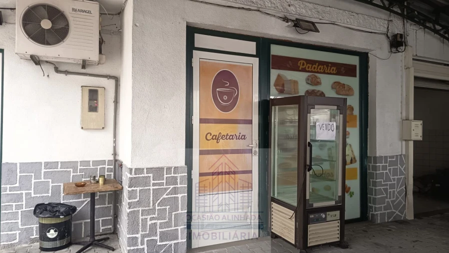 Loja para Trespasse em Seia, São Romão e Lapa dos Dinheiros Foto 17