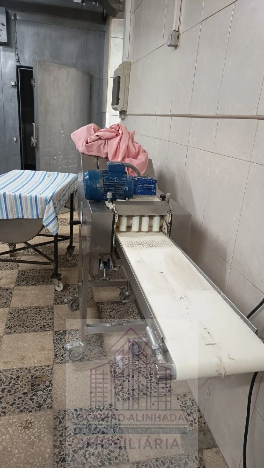 Loja para Trespasse em Seia, São Romão e Lapa dos Dinheiros Foto 19